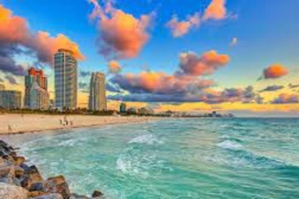 Apartment Right On The Beach! Miami Beach Exterior photo